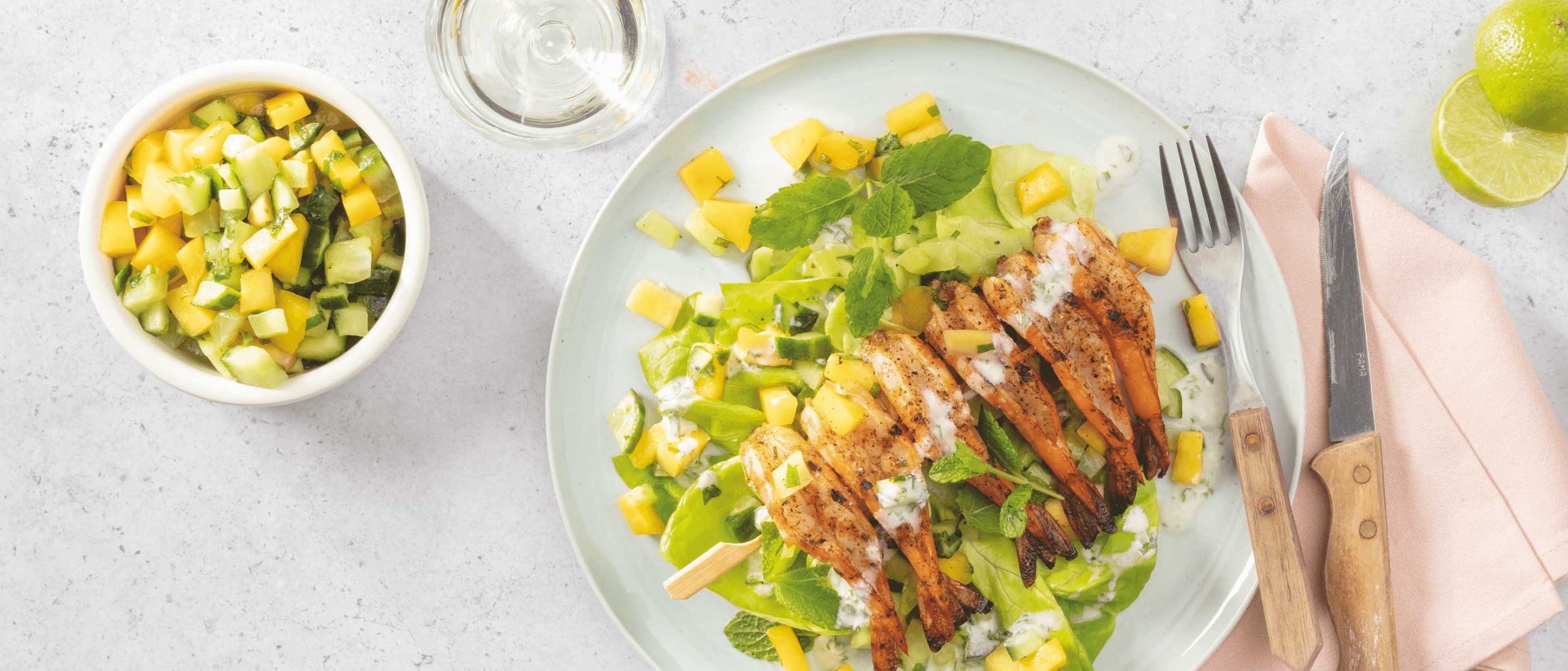 Gegrillter Scampispieß mit Mangosalat