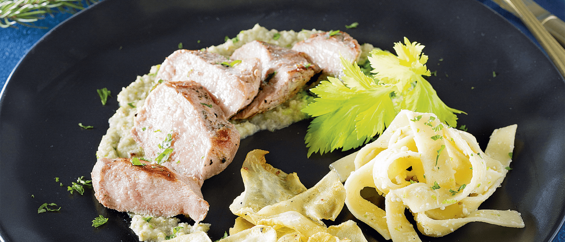 Fasanenbrustfilet mit Knollenselleriechips und Pasta mit Selleriepesto